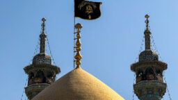 پرچم غم بر گنبد حضرت فاطمه معصومه سلام‌الله‌علیها