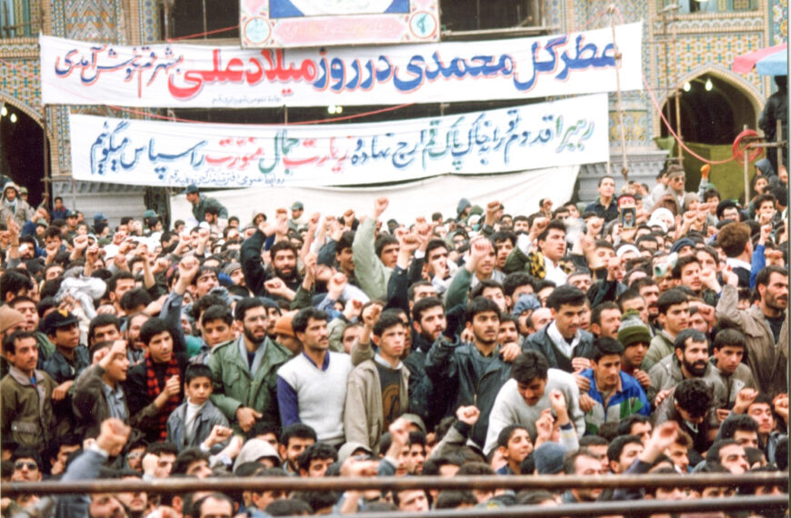 تصاویر خاطرهانگیز از سفر رهبری(مدظله العالی) به شهر مقدس قم در سال ۱۳۷۴