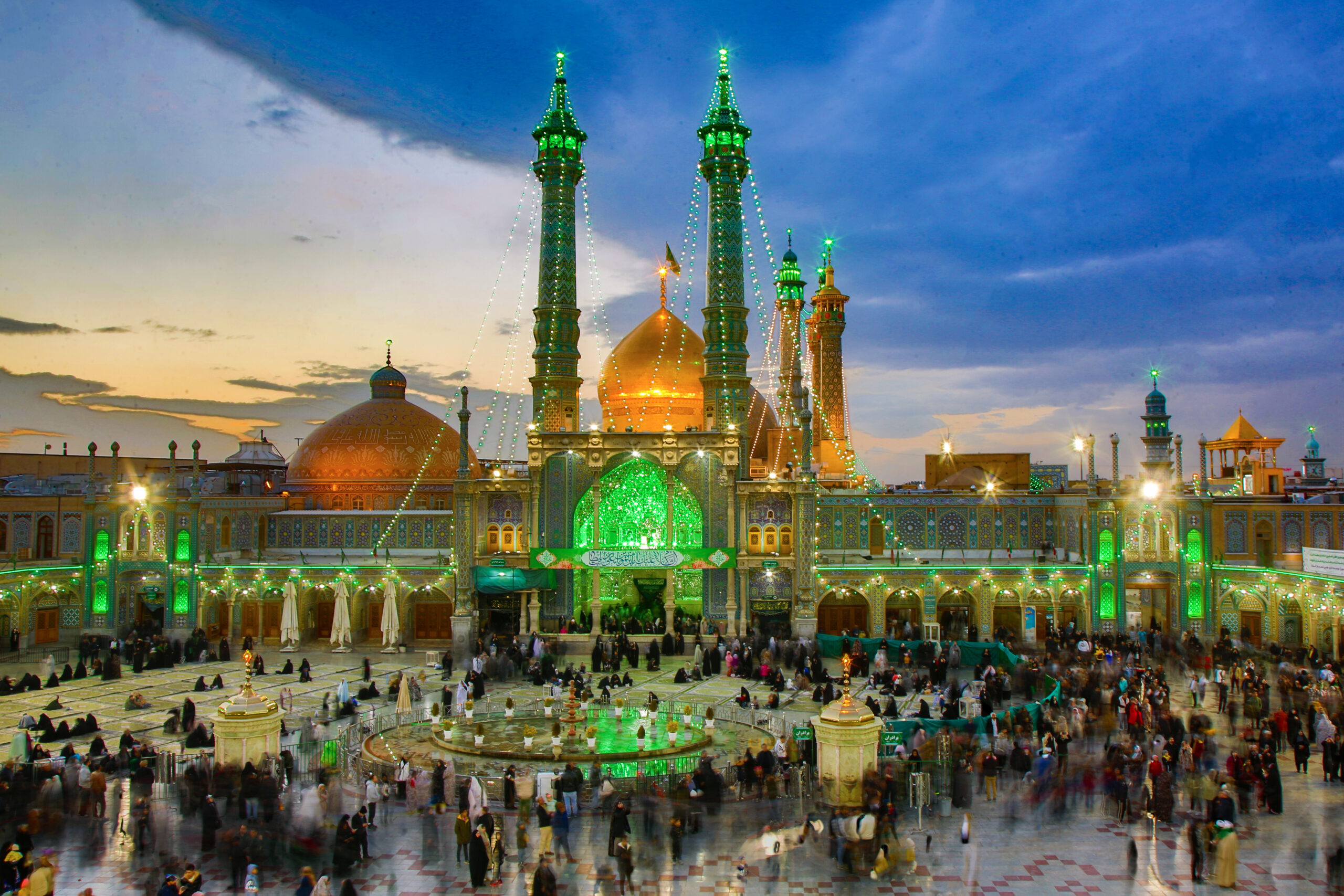 حرم حضرت معصومه (س) در شب میلاد امام علی (ع)