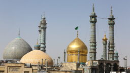 نمایی از گنبد و بارگاه حرم حضرت فاطمه معصومه (س)
