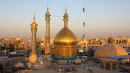 نمایی از گنبد و بارگاه حرم حضرت فاطمه معصومه (س)