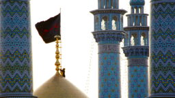 تصاویر قدیمی از مراسم تعویض پرچم حرم مطهر با آغاز ماه محرم دهه90