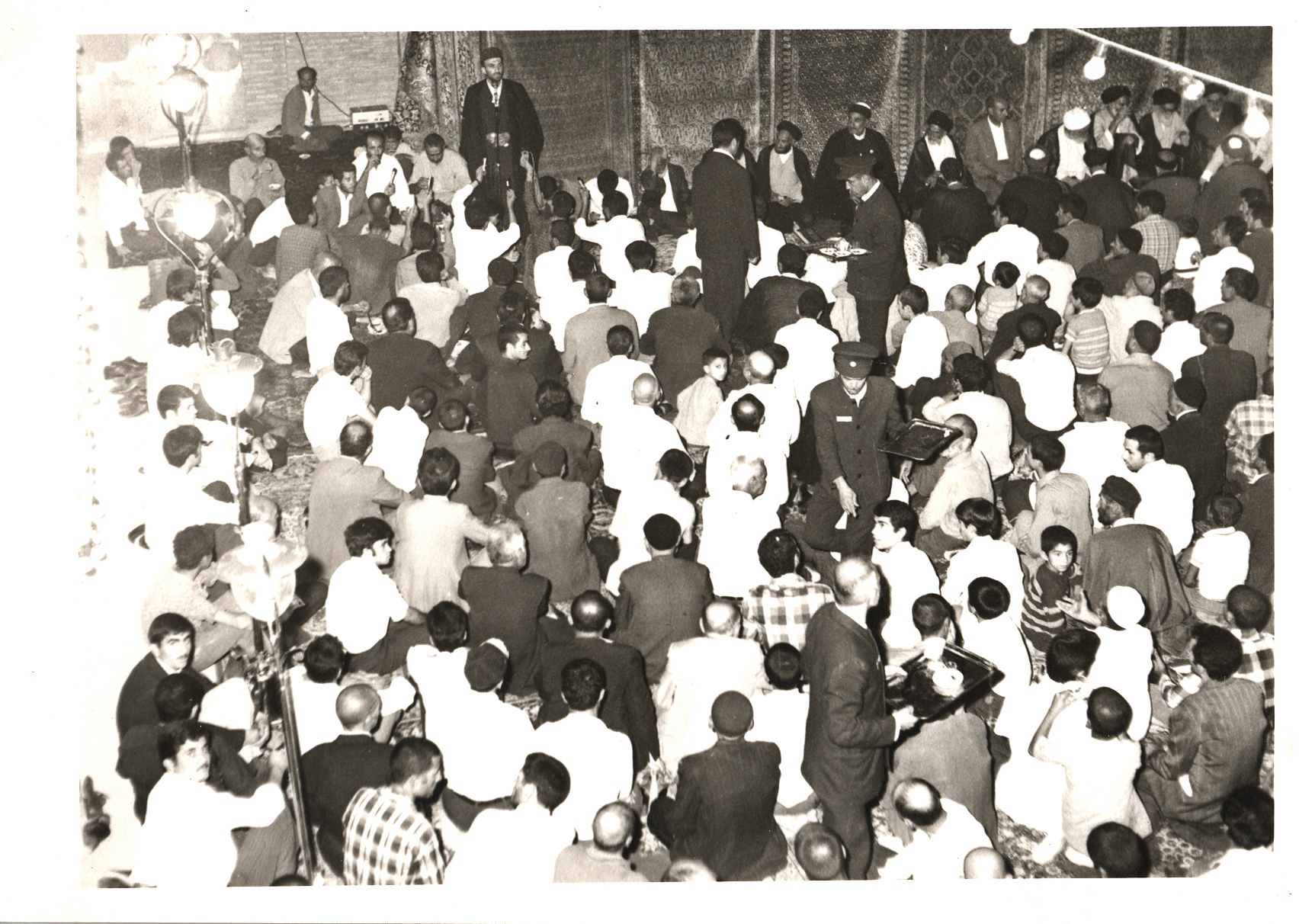 تصاویری از برگزاری مراسم ولادت حضرت فاطمه زهرا سلام الله علیها و روز زن در حرم مطهر حضرت فاطمه معصومه سلام الله علیها – مربوط به دهه ۱۳۵۰ و ۱۳۷۰ و ۱۳۸۰ شمسی