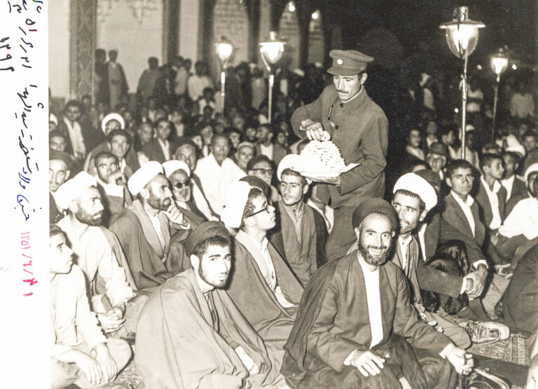 تصاویری از برگزاری مراسم جشن به مناسبت اعیاد شعبانیه در حرم مطهر حضرت فاطمه معصومه سلام الله علیها در دهه ۵۰ و ۸۰ هجری شمسی