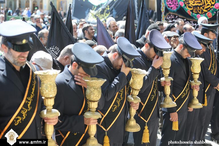 قرائت زیارت حضرت رسول(ص) از بعید// حرکت دسته عزای خادمان در شهادت امام رضا(ع)