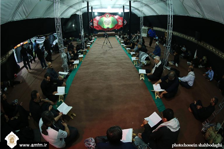 تصاویر برگزاری محفل قرآنی در موکب آستان مقدس