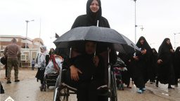 حال و هوای زائران سید الشهدا در روز بارانی کربلا
