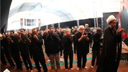 برپایی نماز جماعت با حضور پر شور زائران اربعین