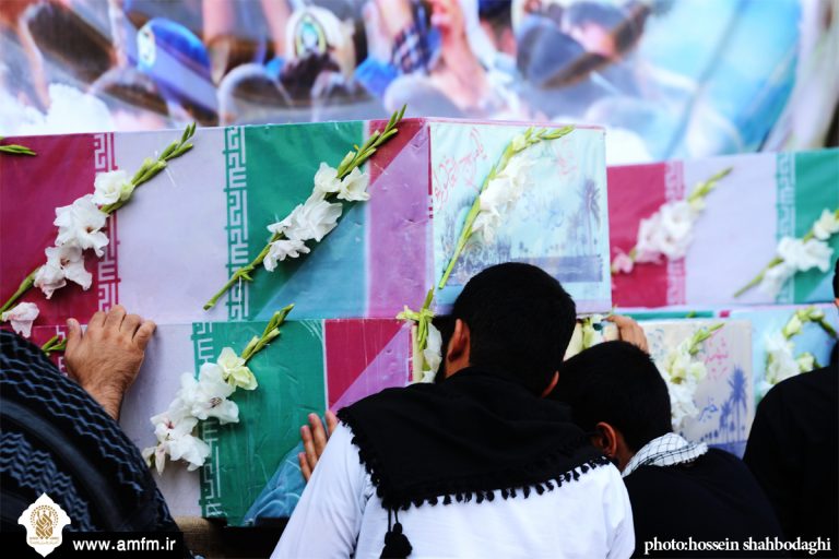 گزارش تصویری:تشییع پیکر ۸ شهید گمنام دفاع مقدس در حرم کریمه اهل بیت