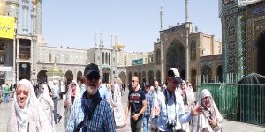 گزارش تصویری: حضور  گردشگران خارجی در حرم حضرت معصومه(س)