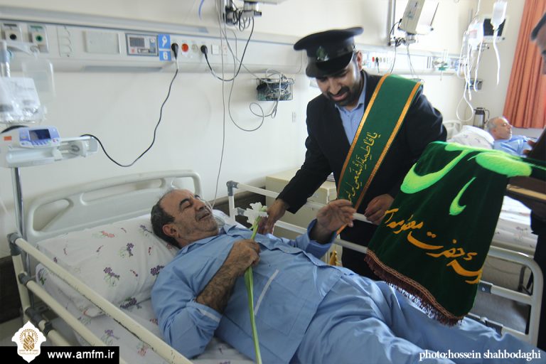 گزارش تصویری: عیادت خادمان حضرت معصومه(س) از بیماران بیمارستان شهید بهشتی قم
