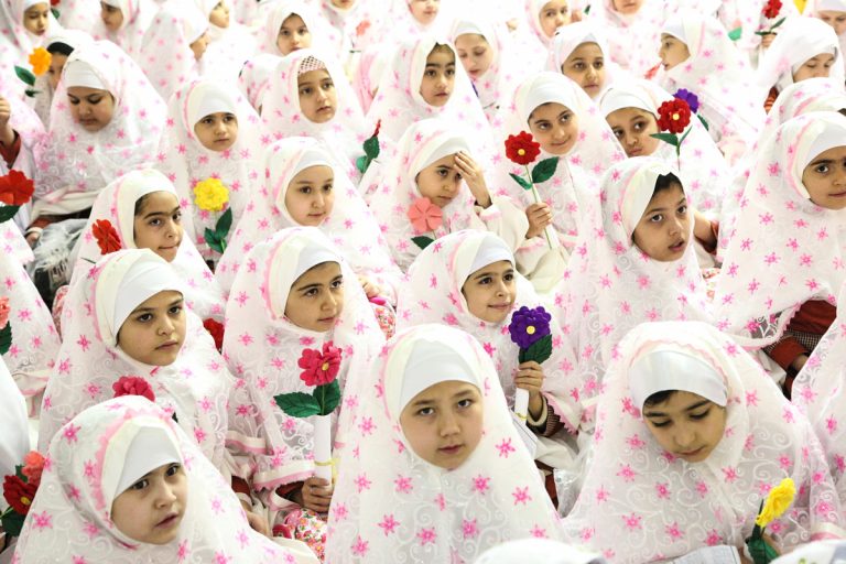 رمز رسیدن به مدینه فاضله اسلامی تربیت دخترانی کریمه است