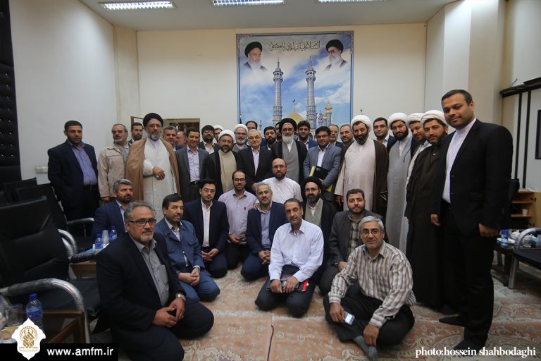 تصاویر دیدار اعضای شورای هماهنگی بزرگداشت دهه کرامت با آیت الله سعیدی