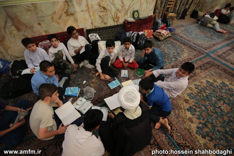 تصاویر اعتکاف رمضانی نوجوانان در جوار حرم حضرت معصومه(س)