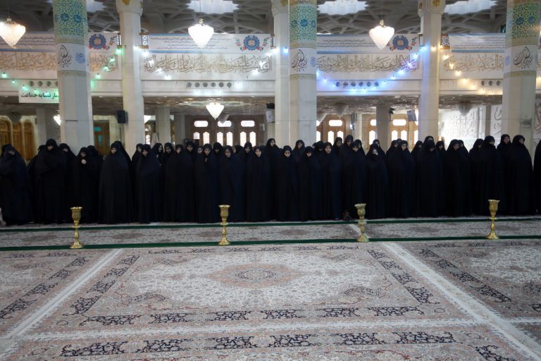 فعالیت بیش از سه هزار و ۵۰۰ خادم بانو در حرم بانوی کرامت