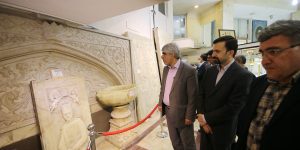 رئیس مرکز ملی فرش ایران از موزه آستان مقدس بازدید کرد