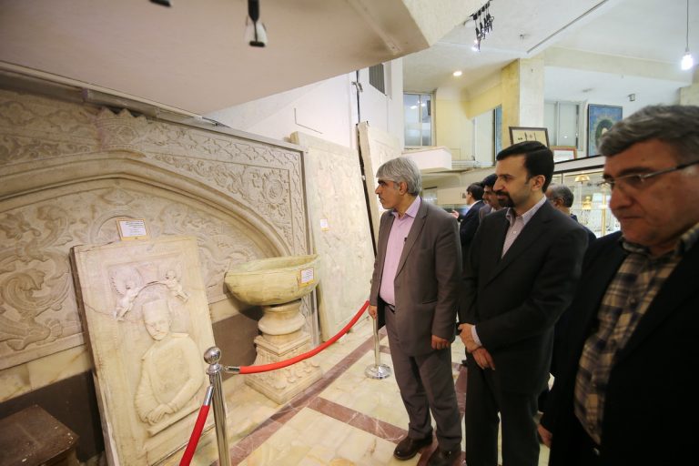 رئیس مرکز ملی فرش ایران از موزه آستان مقدس بازدید کرد
