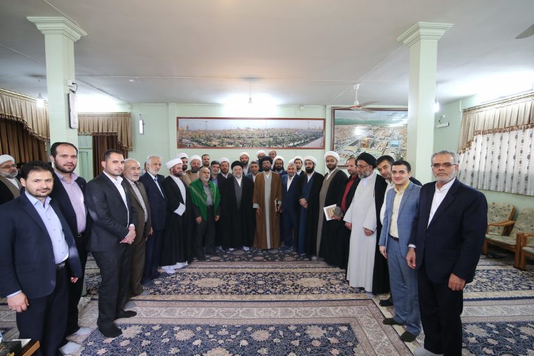 تصاویر دیدار صمیمی نمایندگان اعتاب مقدسه با حجت الاسلام والمسلمین شهرستانی