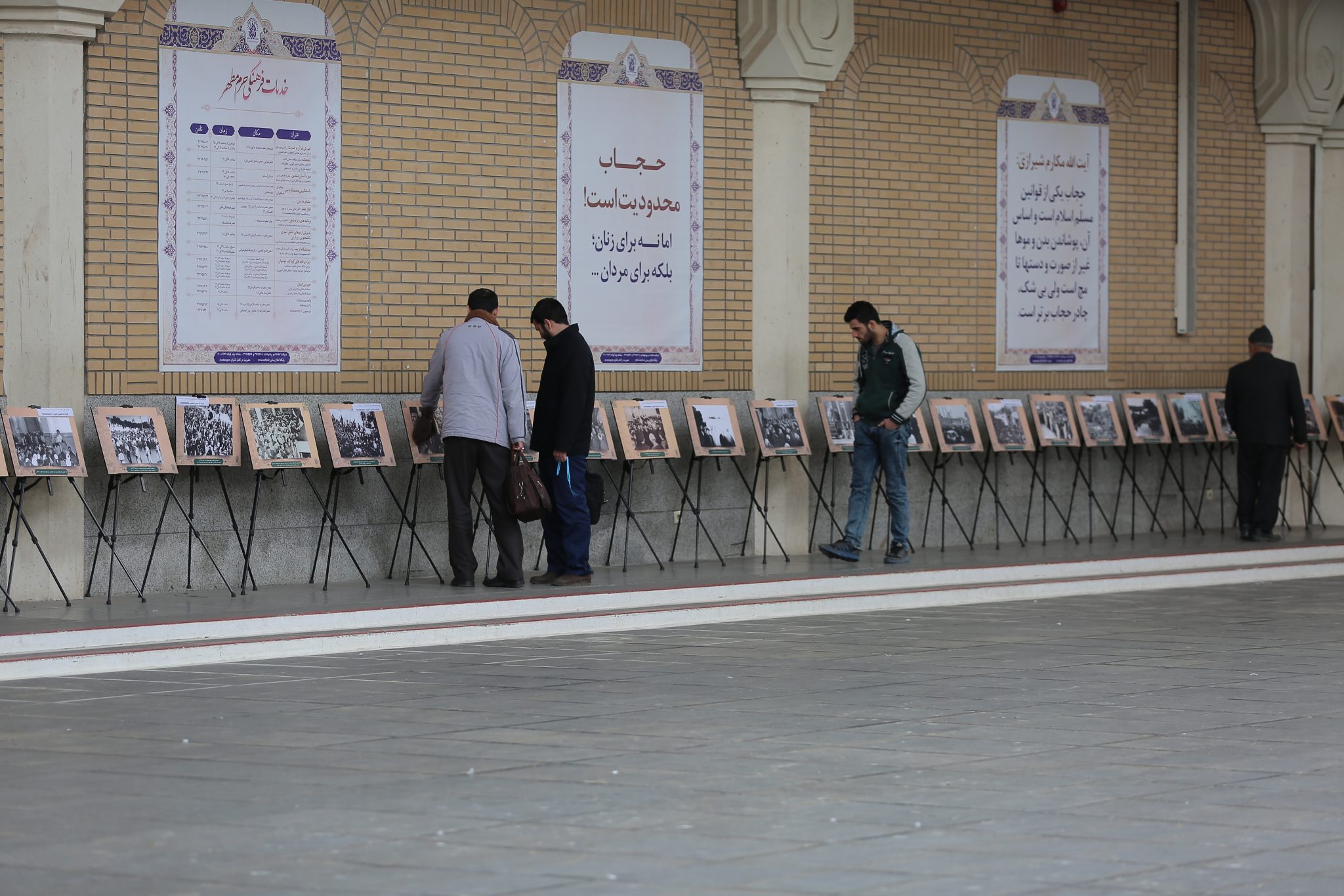 تصاویر نمایشگاه «حرم، امام، انقلاب» در صحن صاحب الزمان(عج)