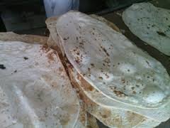 پخت و توزیع روزانه ۸۰۰۰ نان داغ در موکب ۱۰۸۰