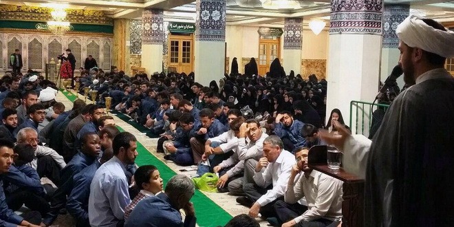 تصاویر آیین غبارروبی با حضور طلاب غیر ایرانی