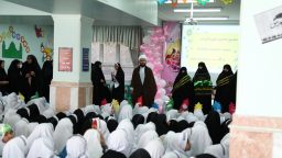 گزارش تصویری: حضور خادمان آستان حضرت معصومه(س) در مدرسه دخترانه شهید ابراهیمی قم
