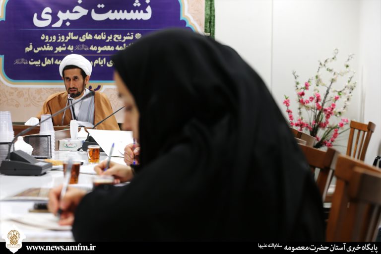 تصاویر نشست معاون فرهنگی آستان مقدس با خبرنگاران