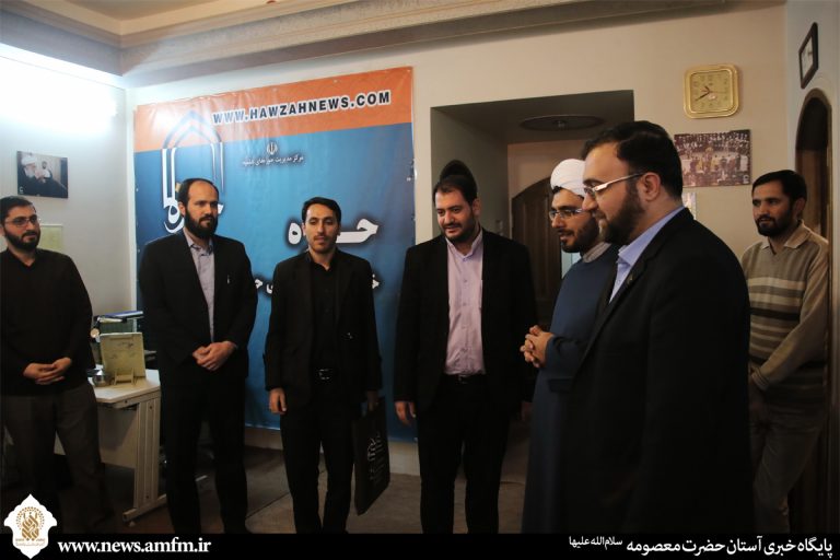 تصاویر دیدار مدیر روابط عمومی و تبلیغات آستان مقدس از خبرگزاری حوزه