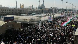 گزارش تصویری:راهپیمایی مردم قم در ۲۲ بهمن در جوار کریمه اهل بیت(س)