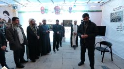 استفاده از روایتگری ۱۵ کارشناس روحانی در نمایشگاه «انقلاب ایران، فراتر از ایران»