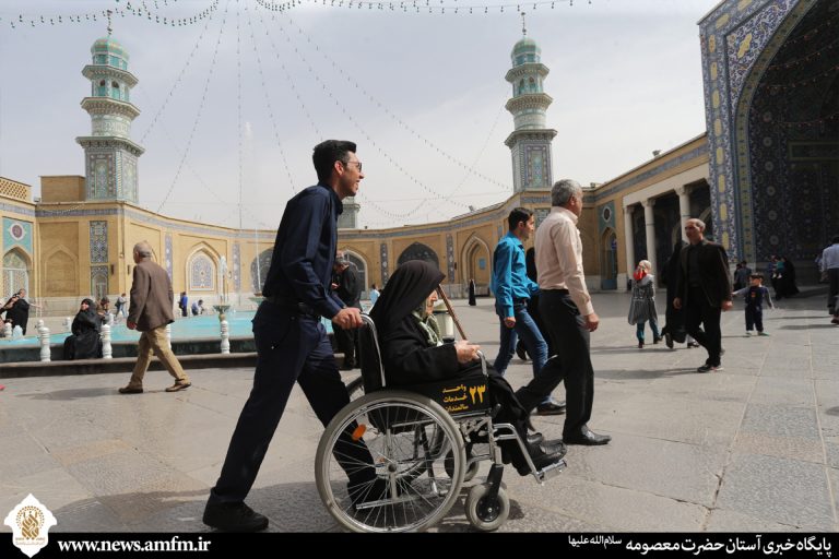 گزارش تصویری:ارائه خدمات به سالمندان در حرم حضرت معصومه(س)
