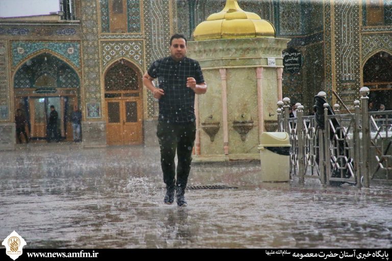 روز بارانی حرم مطهر کریمه اهل بیت(س) در نیمه ماه مبارک رمضان