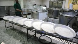 پخت ۱۸ هزار افطاری گرم برای توزیع در شب میلاد کریم اهل بیت(ع)+تصاویر