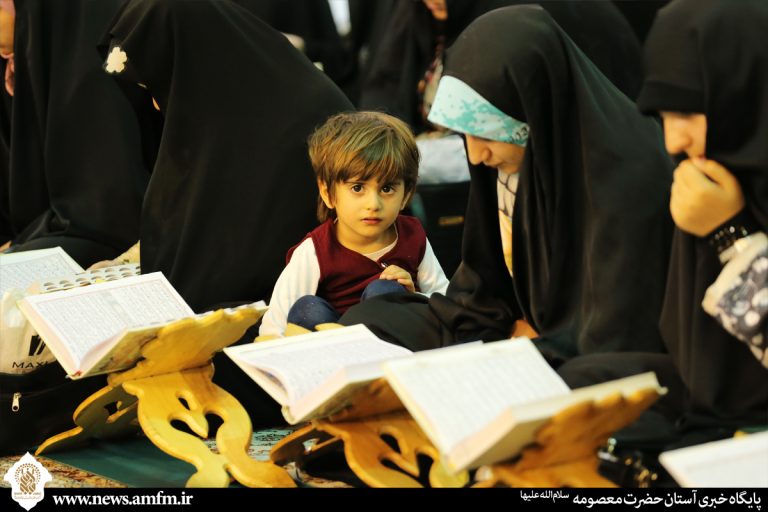 بانوی مسلمان برنامه تربیتی فرزندانش را از قرآن استخراج می کند