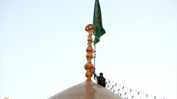 پرچم حرم مطهر حضرت معصومه(س) تعویض شد+تصاویر