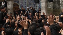 دسته های عزاداری در تاسوعای حسینی/ اقامه با شکوه نماز ظهر