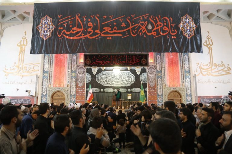 برگزاری مراسم شب رحلت حضرت معصومه(س) در شبستان امام خمینی(ره)