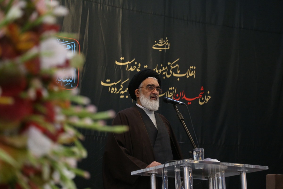 بی‌اعتمادی به دشمنان عامل پیروزی ملت ایران است/روحیه جهادی در جامعه حفظ شود