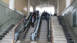 نصب پله برقی در ورودی صحن جامع فاطمی(س)