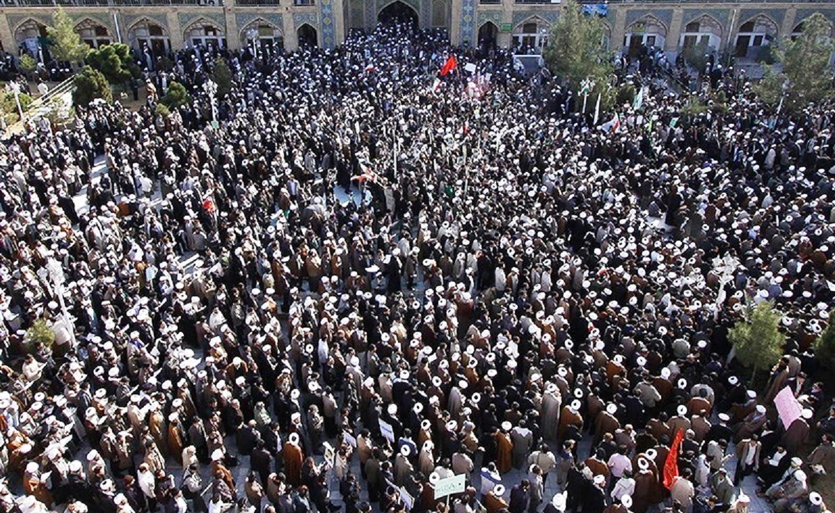 انقلابی بودن هویت اصلی حوزههای علمیه است انقلابی بودن هویت اصلی حوزههای علمیه است