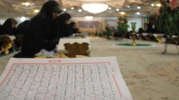 بیش از ۱۷۰ خواهر در رشته‌های ترجمه و تفسیر مرکز قرآن و حدیث کریمه اهل‌بیت(س) فارغ‌التحصیل شدند