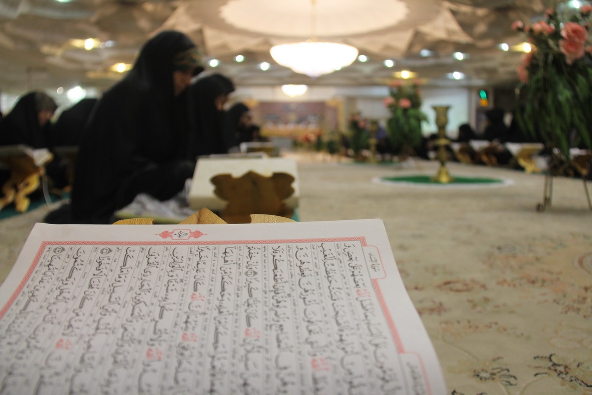 بیش از ۱۷۰ خواهر در رشته‌های ترجمه و تفسیر مرکز قرآن و حدیث کریمه اهل‌بیت(س) فارغ‌التحصیل شدند