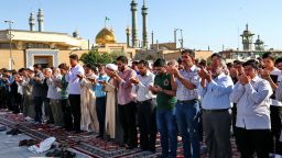 گزارش تصویری: نماز با شکوه عید فطر در حرم کریمه اهل بیت(س)