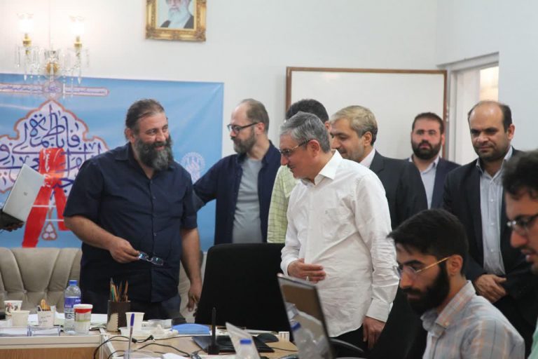 بازدید معاون وزیر دفاع از کارگاه طراحی گرافیک محیطی حرم حضرت معصومه(س)