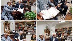 اهداء قرآن دست‌نویس توسط نخبه ۷۳ ساله به کتابخانه حرم بانوی کرامت