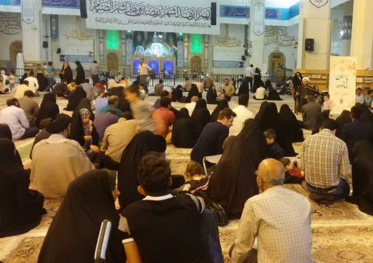 اجرای طرح «پرسمان خانواده» در شبستان امام خمینی(ره) حرم بانوی کرامت