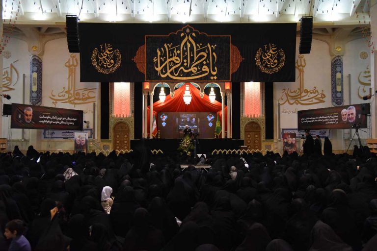 مجلس عزای حضرت زهرا(س) با حضور گسترده بانوان برگزار شد+تصاویر