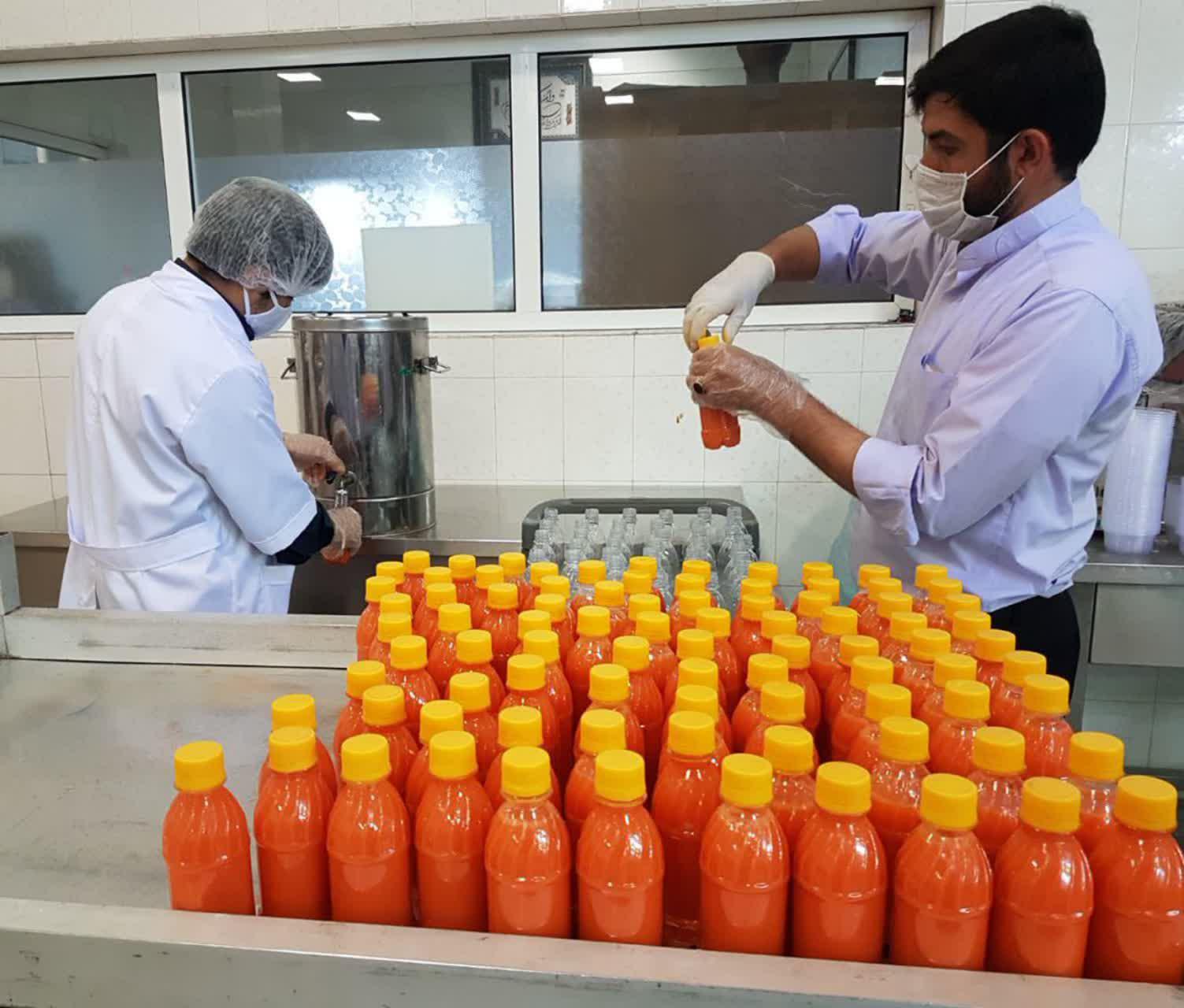 تهیه روزانه بیش از هزار بطری آبمیوه طبیعی در آستان مقدس کریمه اهلبیت(س) تهیه روزانه بیش از هزار بطری آبمیوه طبیعی در آستان مقدس کریمه اهلبیت(س)