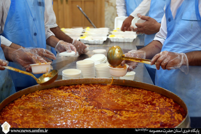 اطعام ۱۱ هزار و پانصد زائر و مجاور حرم مطهر حضرت معصومه(س) به مناسبت عید غدیر