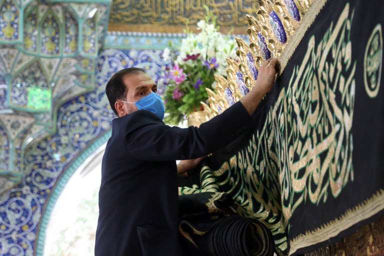 گزارش ویدیویی از مراسم سیاه پوشان ضریح مطهر بانوی کرامت